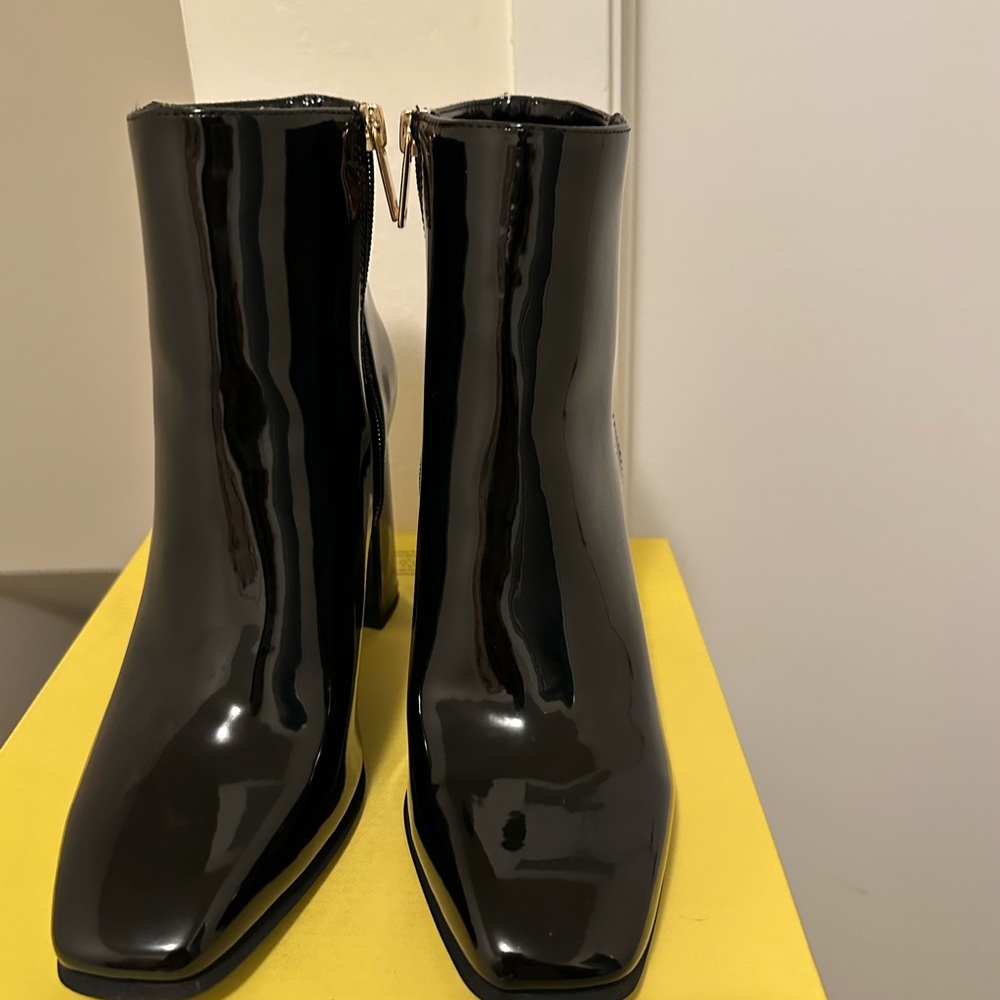 NWOT J-Lo patent leather ankle boots size 8